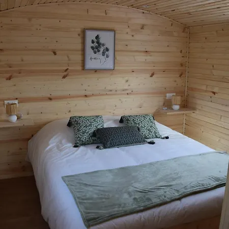 Les Roulottes Des Ris فندق مبيت وإفطار Vallon-en-Sully