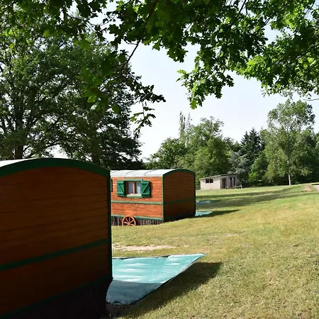 Les Roulottes Des Ris Vallon-en-Sully