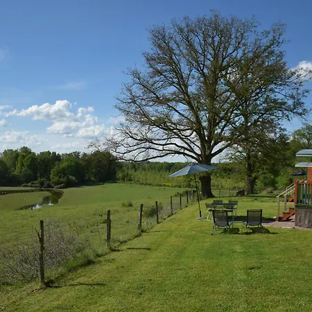 فندق مبيت وإفطار Les Roulottes Des Ris Vallon-en-Sully