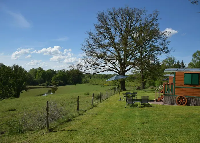 Couette-café Les Roulottes Des Ris Vallon-en-Sully